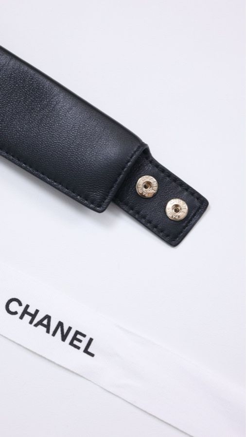 Chanel 22A高级手工坊系列黑金珍珠小羊皮衣领包-32