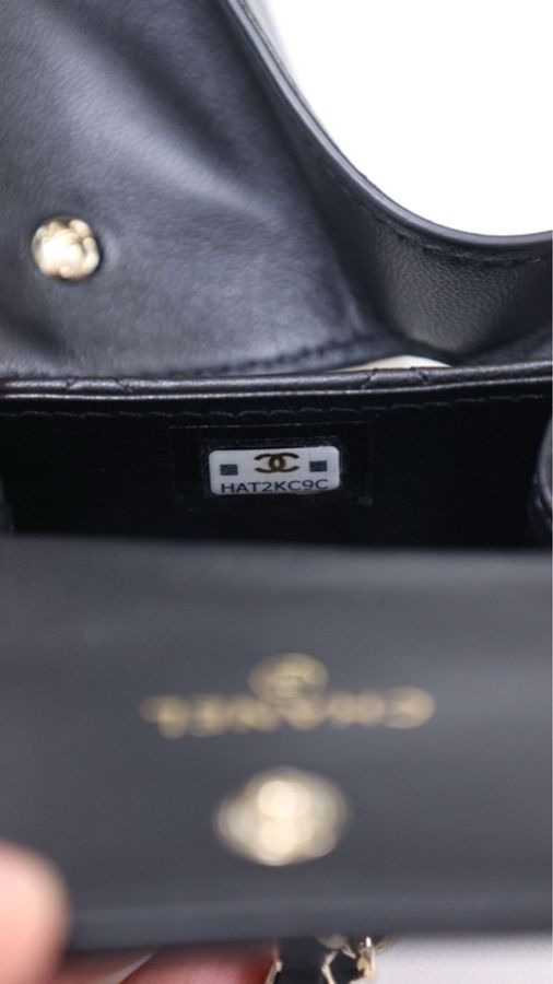 Chanel 22A高级手工坊系列黑金珍珠小羊皮衣领包-34