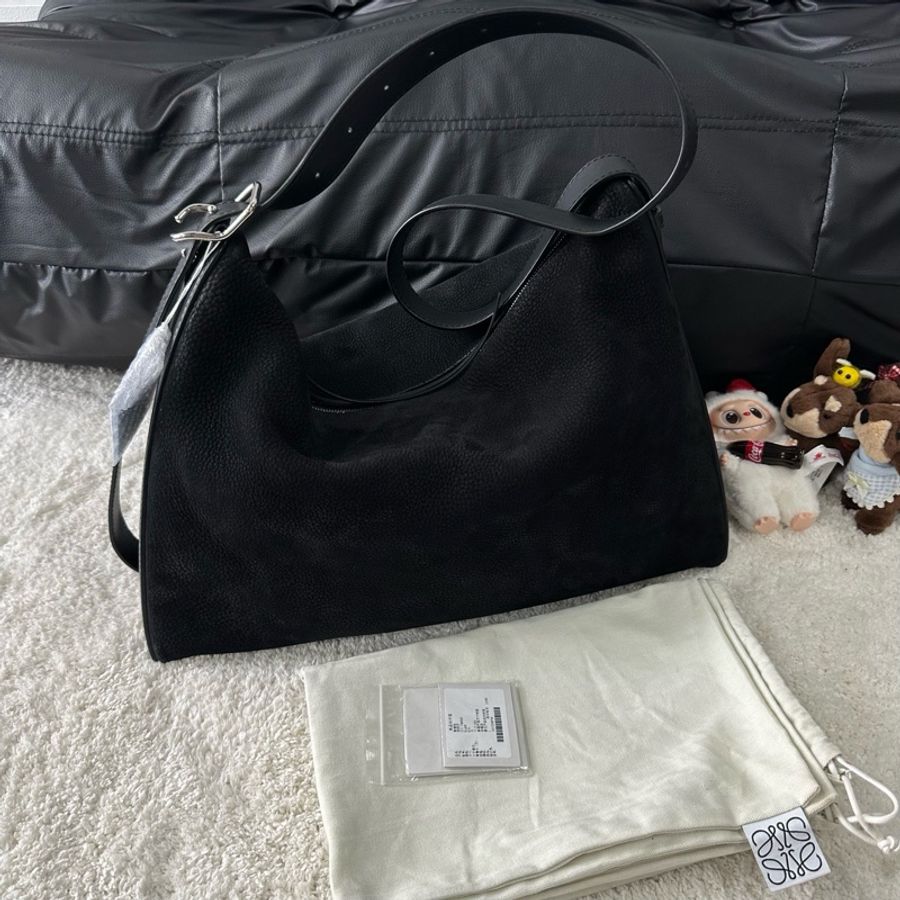 Loewe黑銀麂皮berlingo牛皮單肩斜挎包 男女同款 配件:防塵袋 尺寸:31×43×21。-1