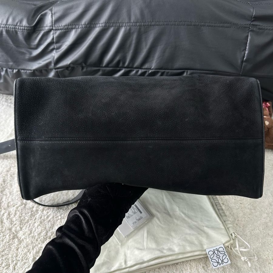 Loewe黑銀麂皮berlingo牛皮單肩斜挎包 男女同款 配件:防塵袋 尺寸:31×43×21。-4