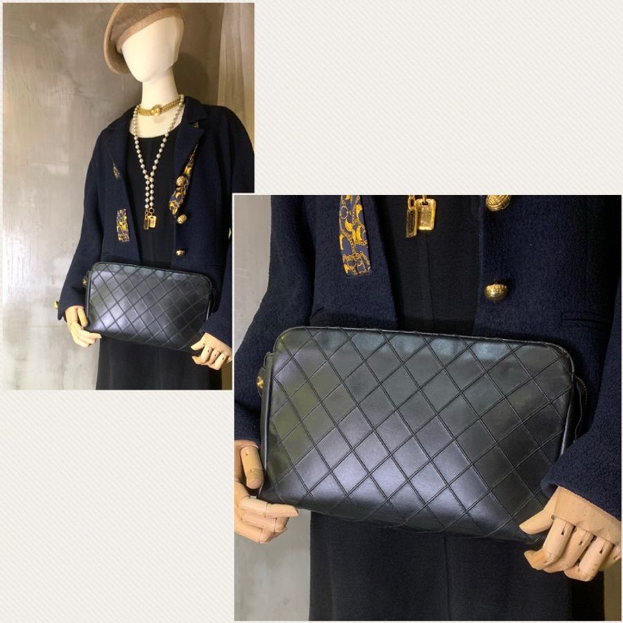 中古香奈兒黑色菱格紋絎縫CC吊墜手拿包 Chanel Vintage Diamond Double Quilted With CC hardware Charm Pouch In Black-6