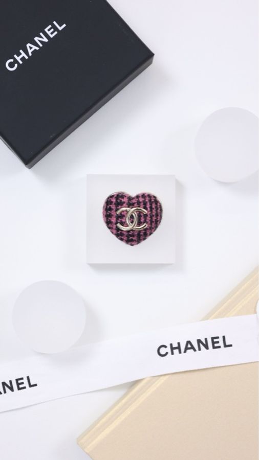 Chanel 22K紫黑千鸟格爱心粗花呢胸针-0