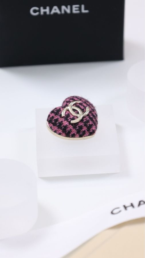 Chanel 22K紫黑千鸟格爱心粗花呢胸针-3