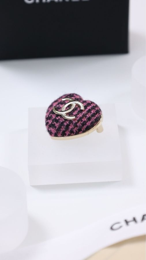 Chanel 22K紫黑千鸟格爱心粗花呢胸针-4