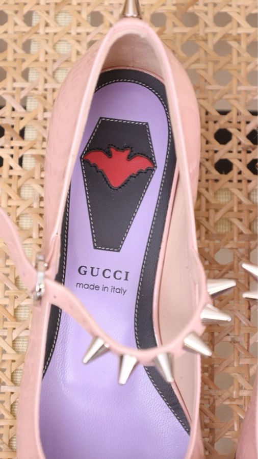 Gucci粉色蝴蝶结铆钉粗跟高跟鞋-11
