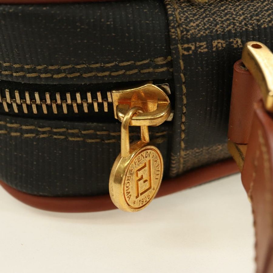 【日本直送】FENDI 胡桃色帆布單肩包 PVC 棕色黑色 正品 ki6658V-8