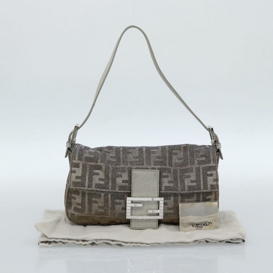 【日本直送】FENDI Zucca 帆布鑲鑽 Mamma Baguette 單肩包 銀色 正品 yk20474SM-11
