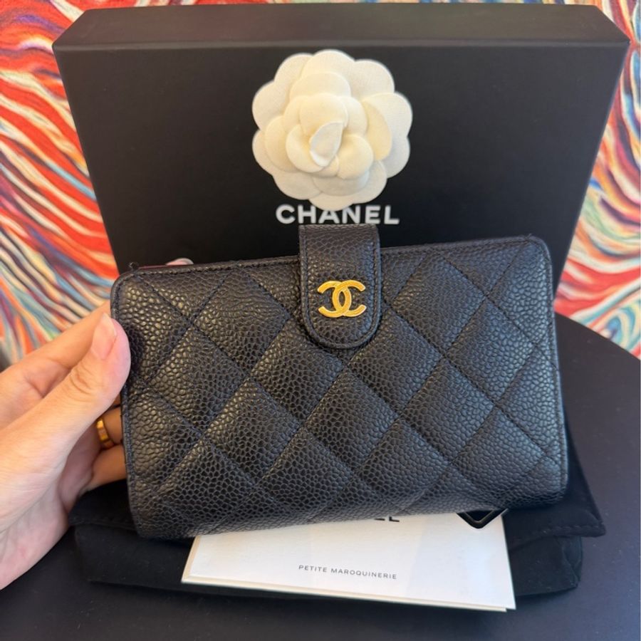 Chanel香奈兒黑金荔枝皮短款錢包,22開,經典菱格紋,金色logo-1