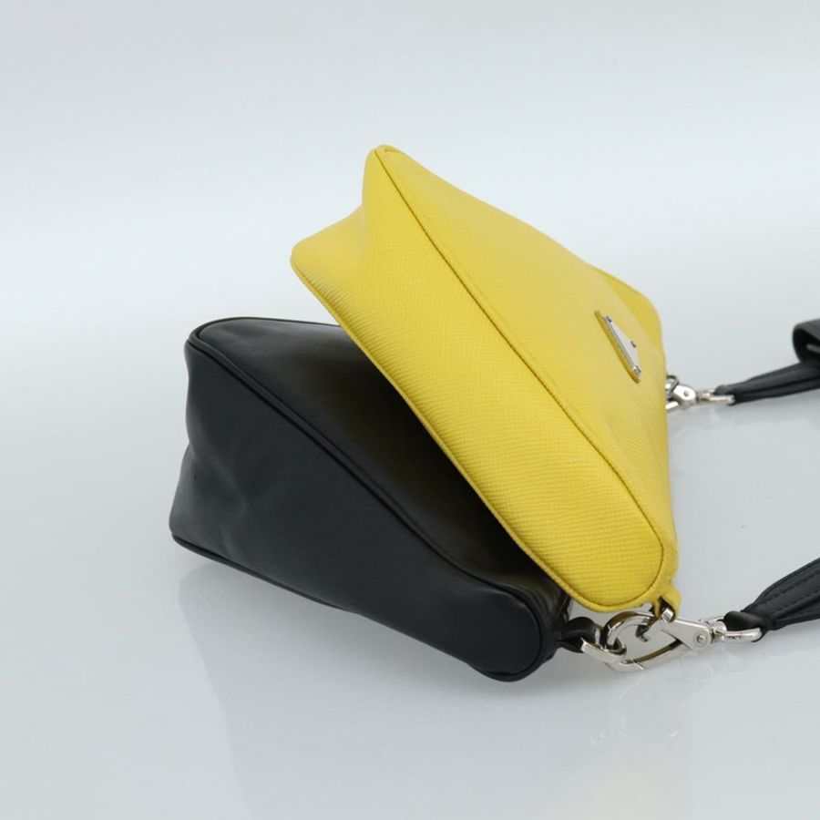 【日本直送】PRADA 三角形肩背包 皮革 黑色 黃色 正品 ka4743SM-3