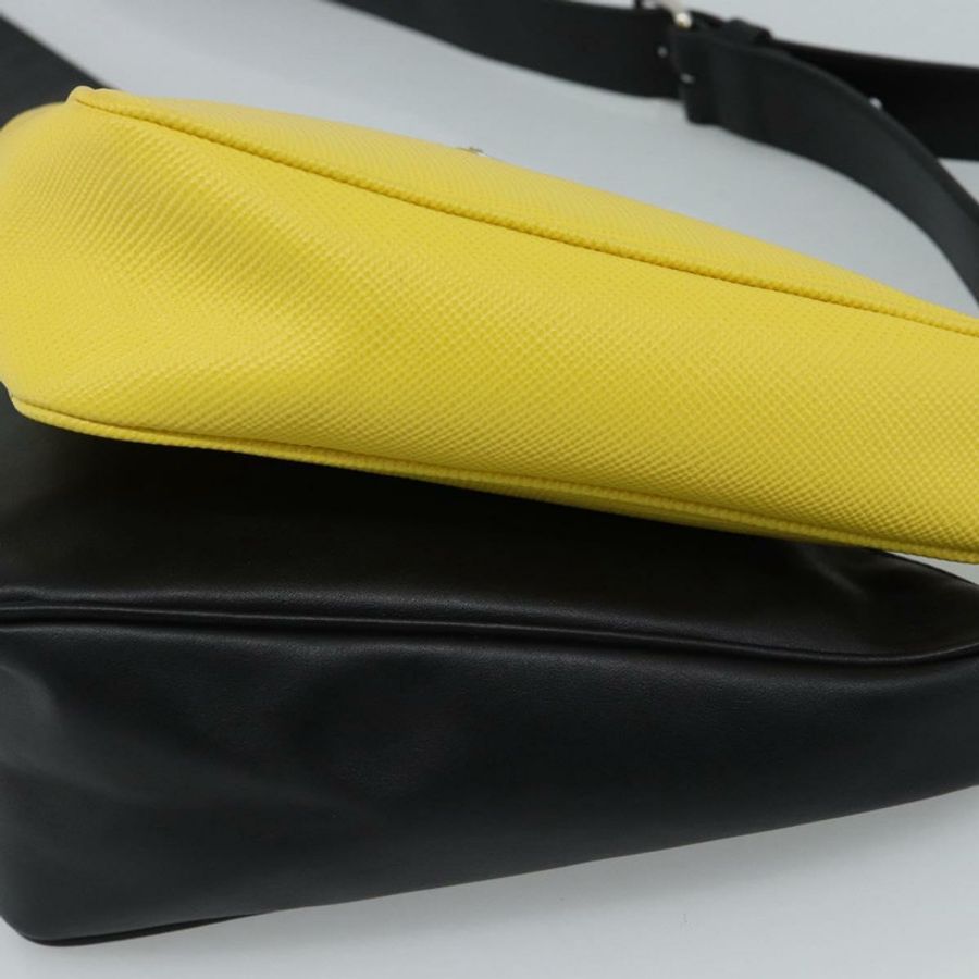 【日本直送】PRADA 三角形肩背包 皮革 黑色 黃色 正品 ka4743SM-4