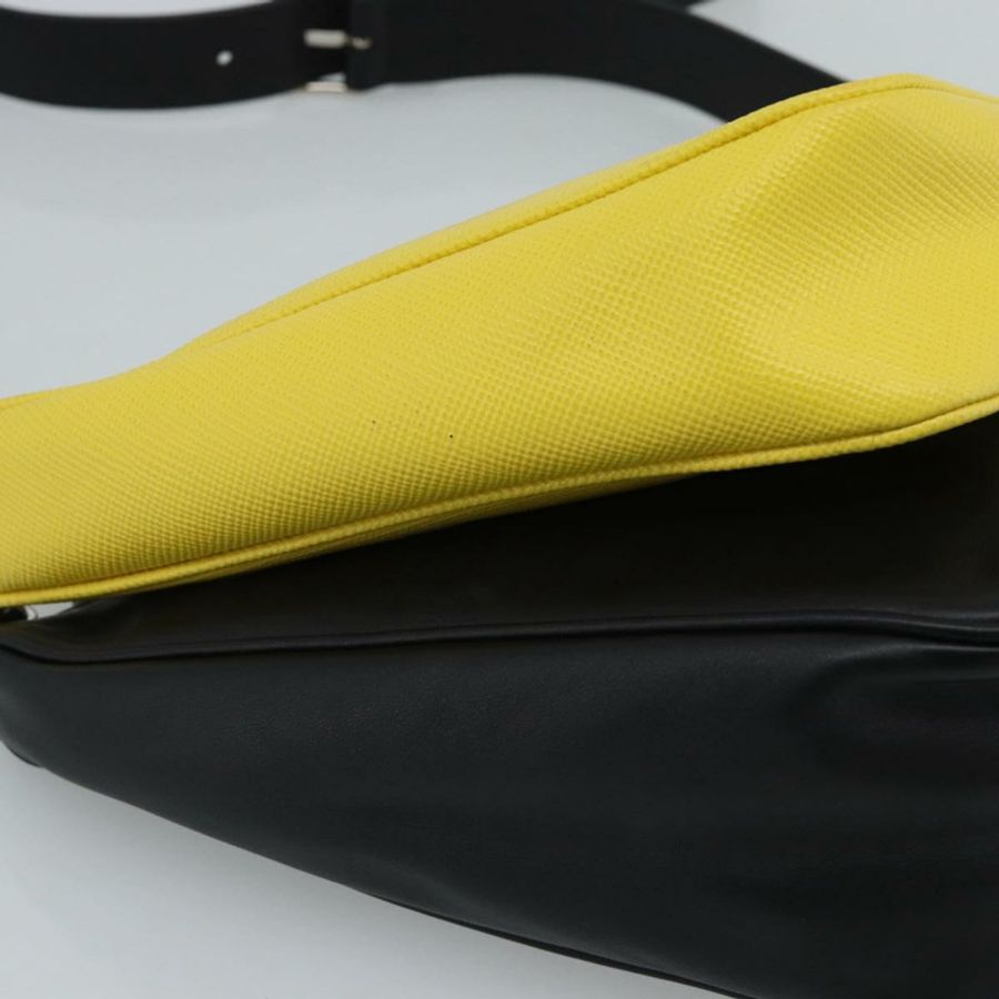 【日本直送】PRADA 三角形肩背包 皮革 黑色 黃色 正品 ka4743SM-17