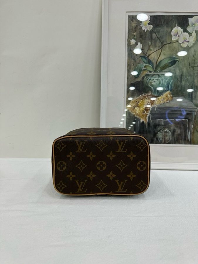 LOUIS VUITTON Nice nano精巧身形LV銘紋金屬拉鍊頭 塗層帆布拼牛皮革飾邊 化妝包手提包 芯片 有單-5
