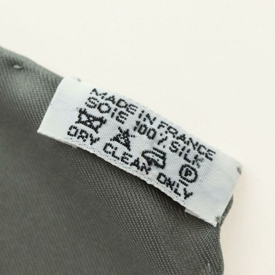 【日本直送】愛馬仕 Carre 90 絲巾 “La Magie” 灰色真絲款 Auth hk3928M-13