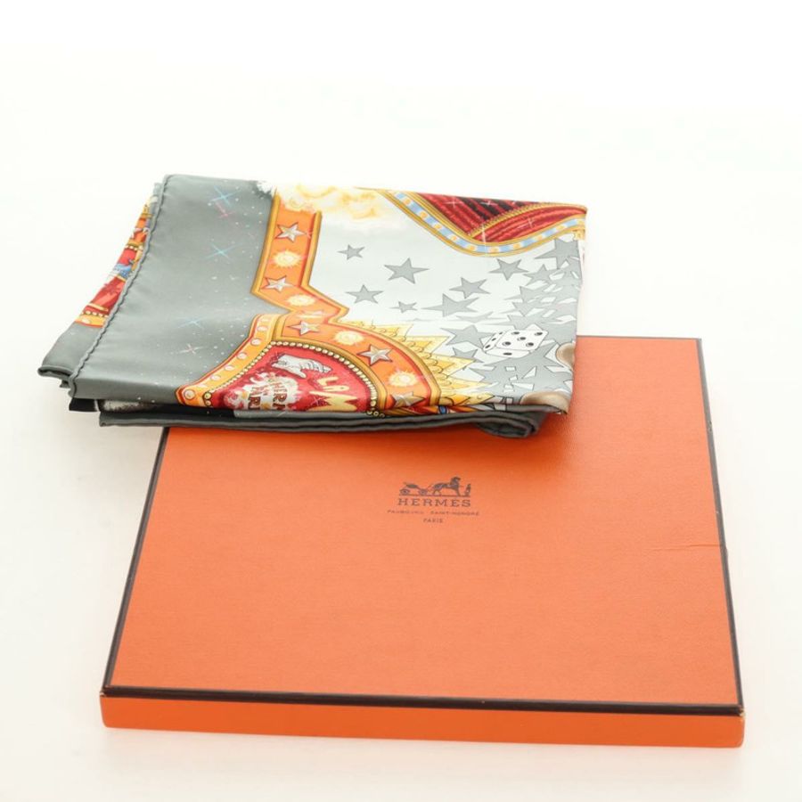 【日本直送】愛馬仕 Carre 90 絲巾 “La Magie” 灰色真絲款 Auth hk3928M-14