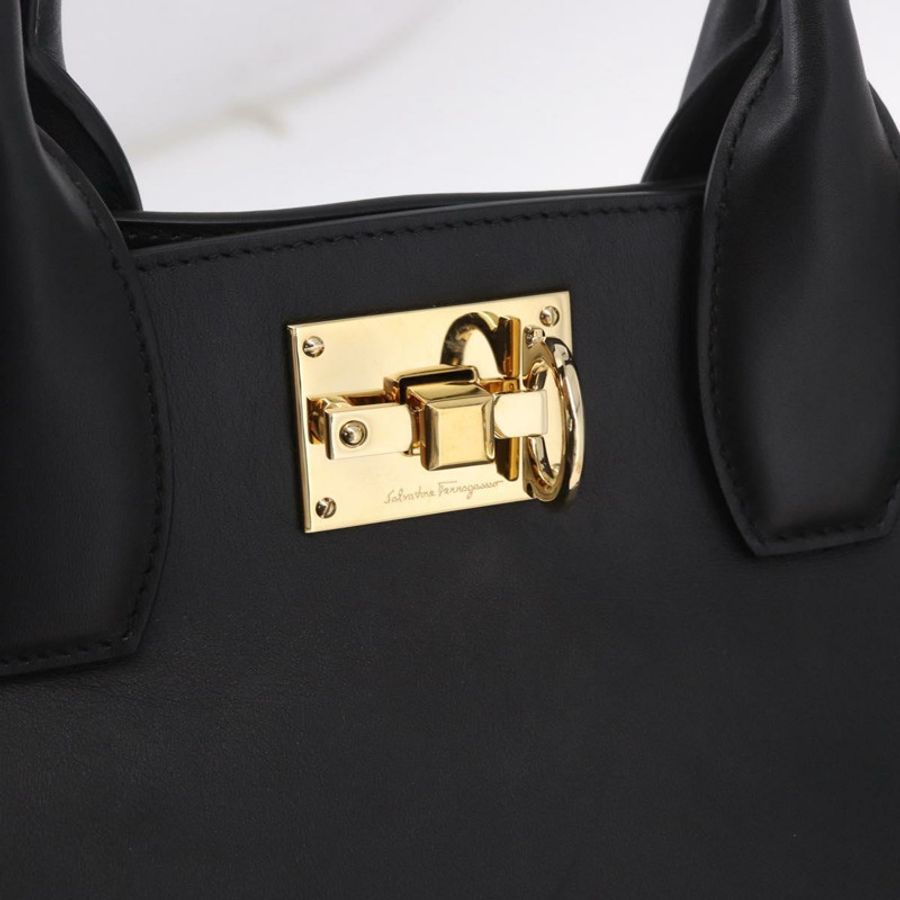 【日本直送】Salvatore Ferragamo Gancini Studio 皮革雙肩包 黑色 金色 正品 gh2193V-18