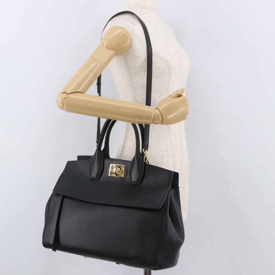 【日本直送】Salvatore Ferragamo Gancini Studio 皮革雙肩包 黑色 金色 正品 gh2193V-24