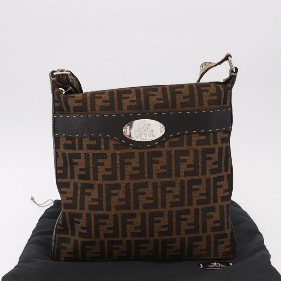 【日本直送】FENDI Zucca帆布Celesia單肩包 棕色 銀色 8BT109 正品 SW2643V-11