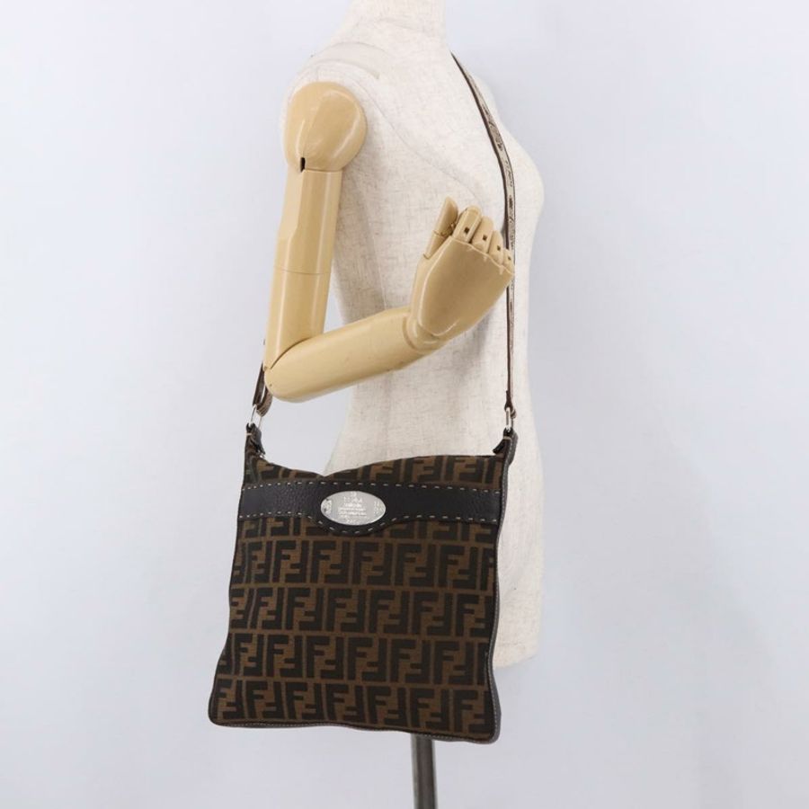 【日本直送】FENDI Zucca帆布Celesia單肩包 棕色 銀色 8BT109 正品 SW2643V-24