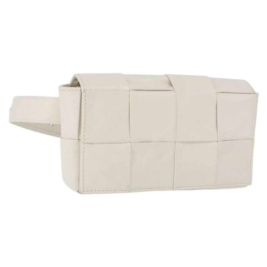 【日本直送】BOTTEGA VENETA MAXI INTRECCIATO 盒式包皮白色銀色正品 bs36173A-0