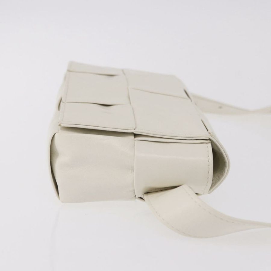 【日本直送】BOTTEGA VENETA MAXI INTRECCIATO 盒式包皮白色銀色正品 bs36173A-2