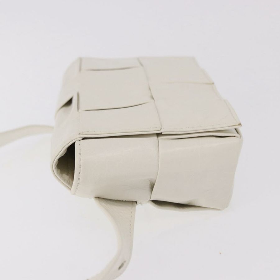 【日本直送】BOTTEGA VENETA MAXI INTRECCIATO 盒式包皮白色銀色正品 bs36173A-3