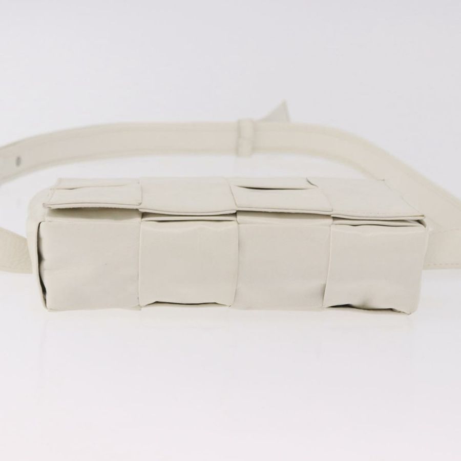 【日本直送】BOTTEGA VENETA MAXI INTRECCIATO 盒式包皮白色銀色正品 bs36173A-4