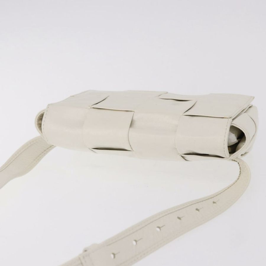 【日本直送】BOTTEGA VENETA MAXI INTRECCIATO 盒式包皮白色銀色正品 bs36173A-5