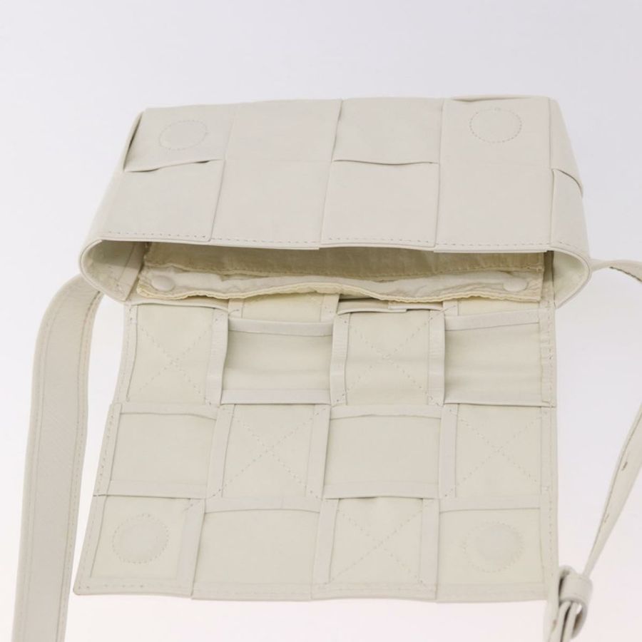 【日本直送】BOTTEGA VENETA MAXI INTRECCIATO 盒式包皮白色銀色正品 bs36173A-8