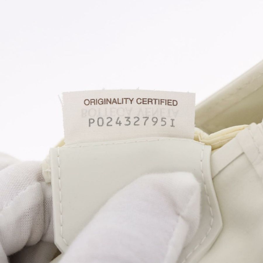 【日本直送】BOTTEGA VENETA MAXI INTRECCIATO 盒式包皮白色銀色正品 bs36173A-10