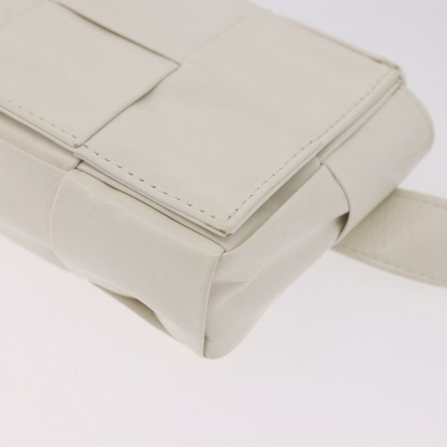 【日本直送】BOTTEGA VENETA MAXI INTRECCIATO 盒式包皮白色銀色正品 bs36173A-14