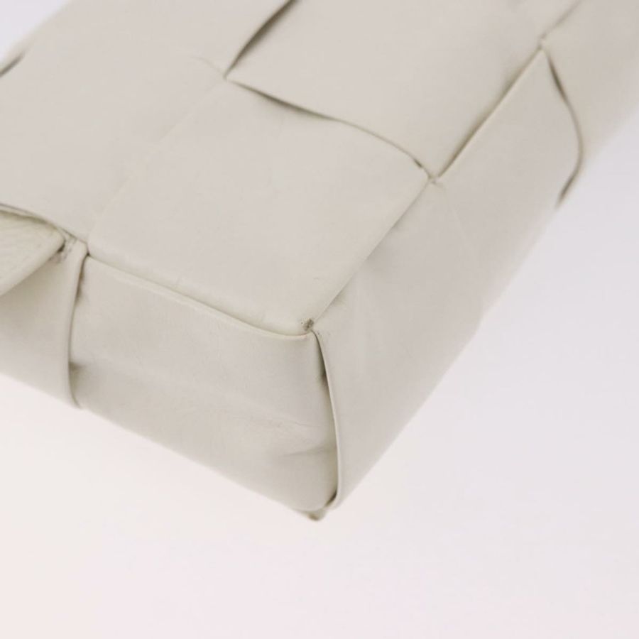 【日本直送】BOTTEGA VENETA MAXI INTRECCIATO 盒式包皮白色銀色正品 bs36173A-15