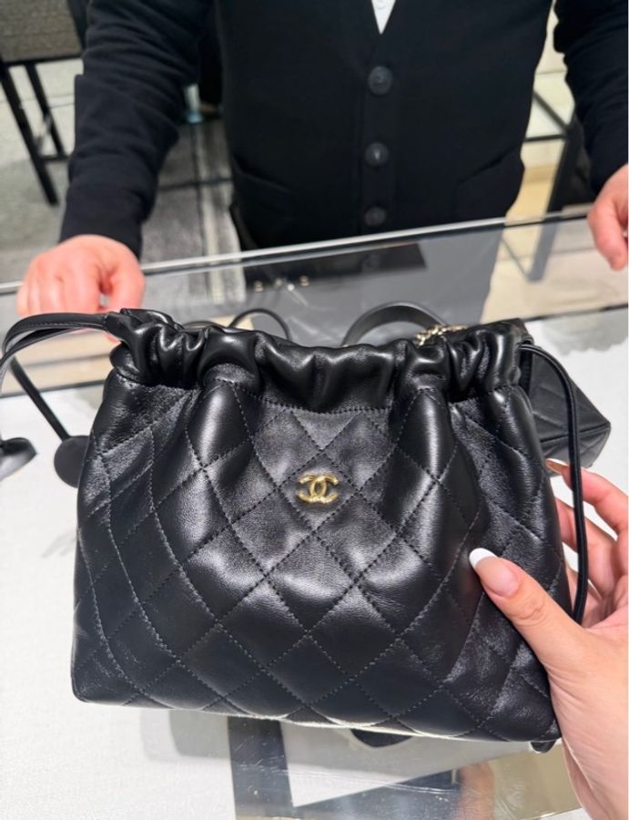 Chanel香奈兒 26S 黑色小號抽繩褔袋-1