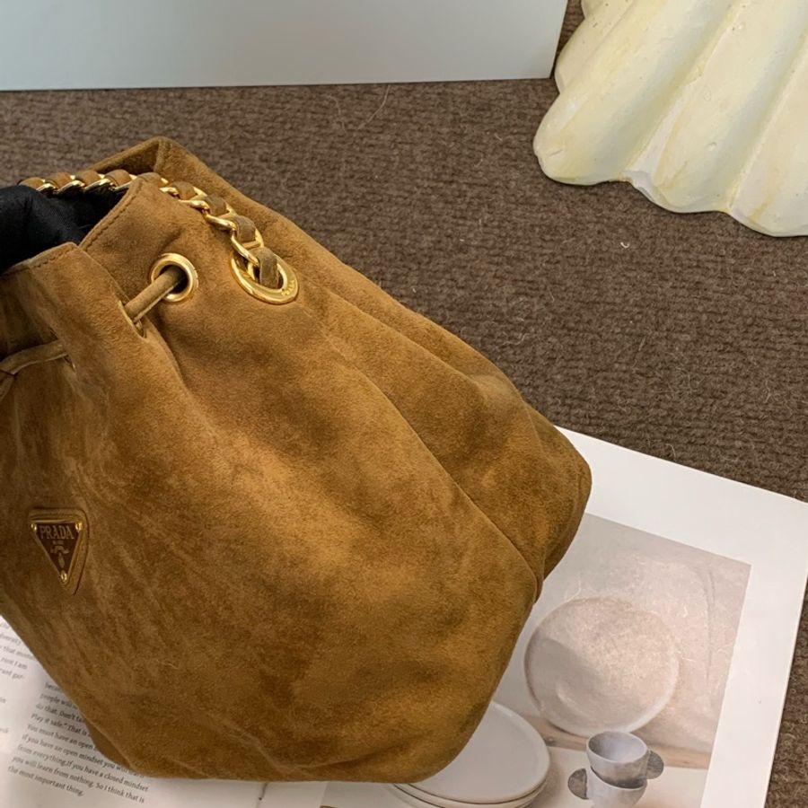 Prada • 金棕色麂皮流蘇抽繩水桶包-8