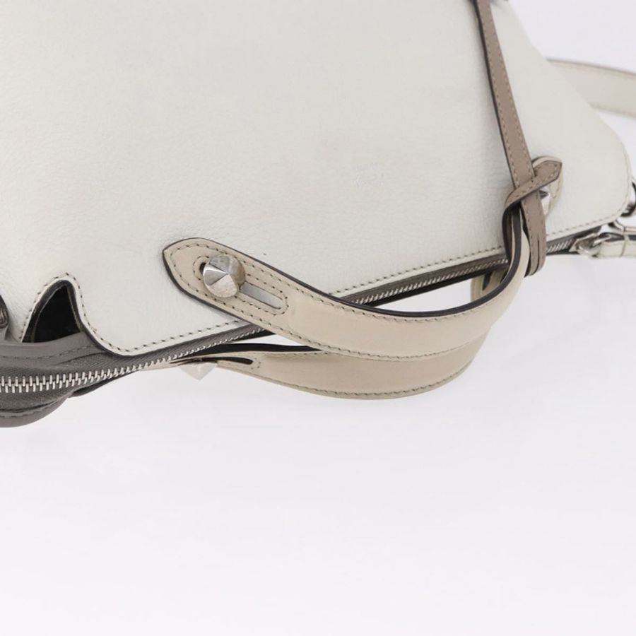 【日本直送】FENDI 白色銀色皮革肩背包 Auth bs36311A-6