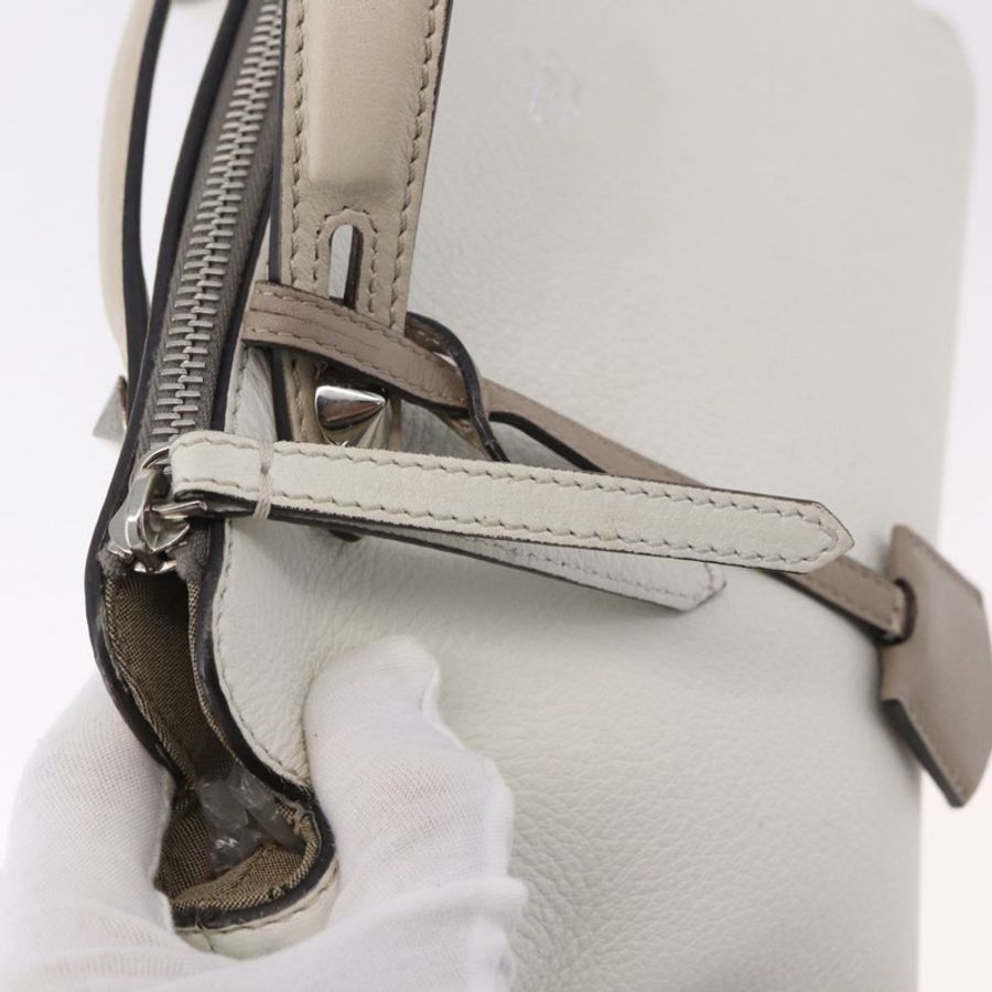【日本直送】FENDI 白色銀色皮革肩背包 Auth bs36311A-17
