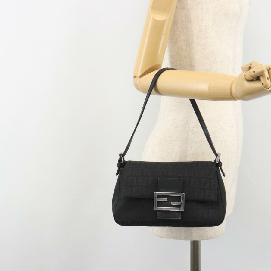【日本直送】FENDI Zucchino帆布Mamma Baguette單肩包 黑色銀色 正品 ki6734M-23