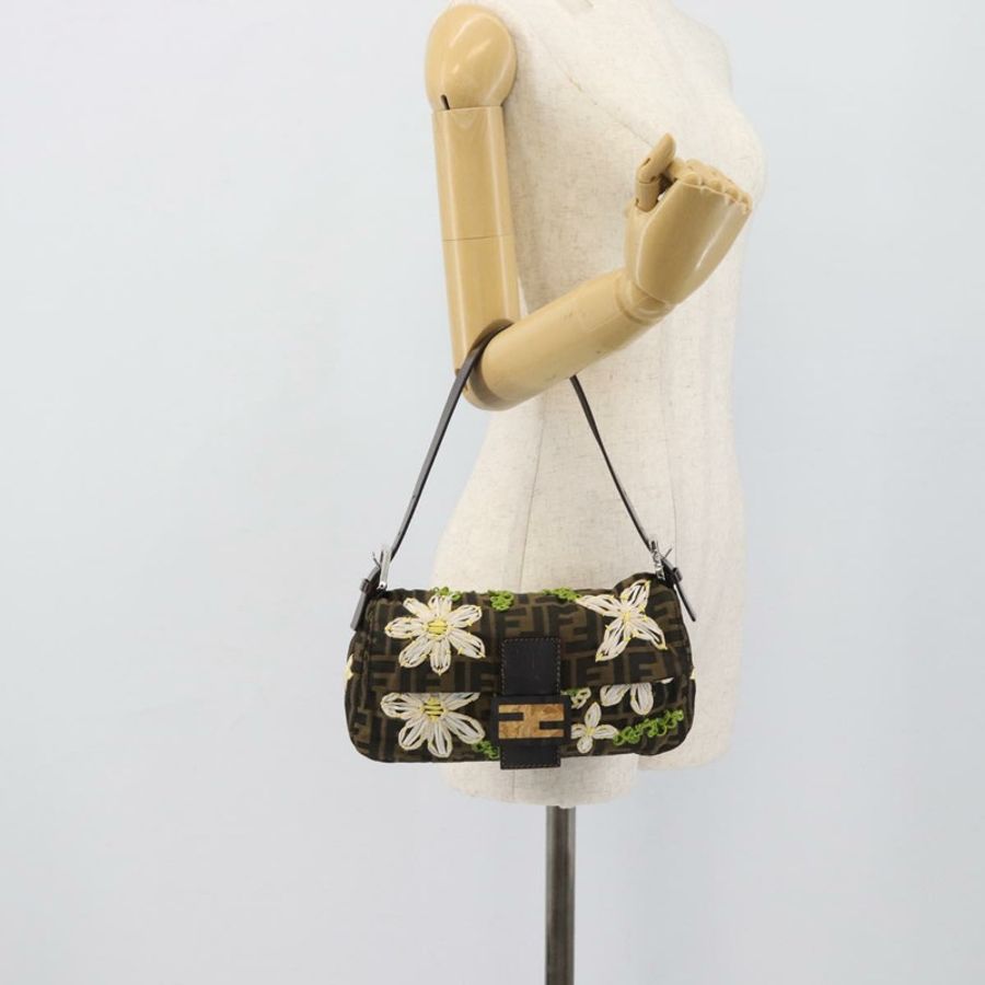 【日本直送】FENDI Zucca 帆布花朵刺繡 Mamma Baguette 棕色銀色正品 yk20688SM-23