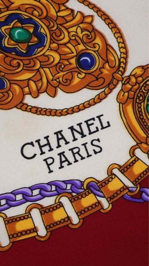 Chanel红白涂鸦珠宝链条琉璃首饰图案多元素丝巾-9