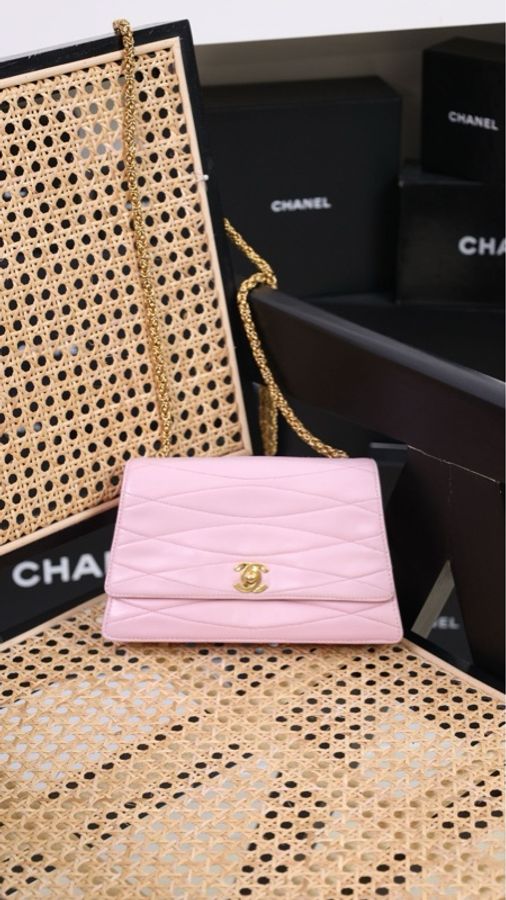 Chanel 2开樱花粉书包扣梯形单肩包-0