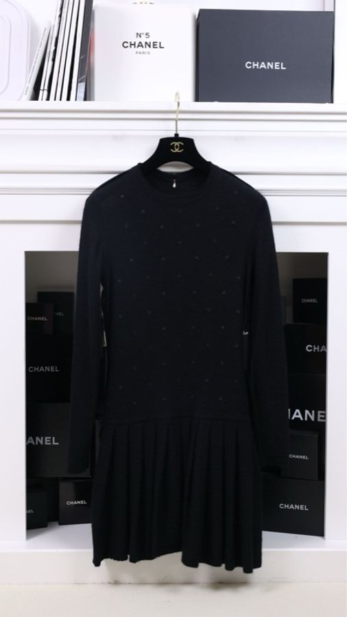 Chanel 19年黑色马海毛珍珠百褶连衣裙-5
