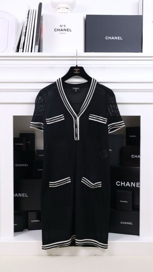 Chanel 19年黑白滚边针织短袖连衣裙-0