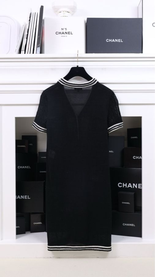 Chanel 19年黑白滚边针织短袖连衣裙-1