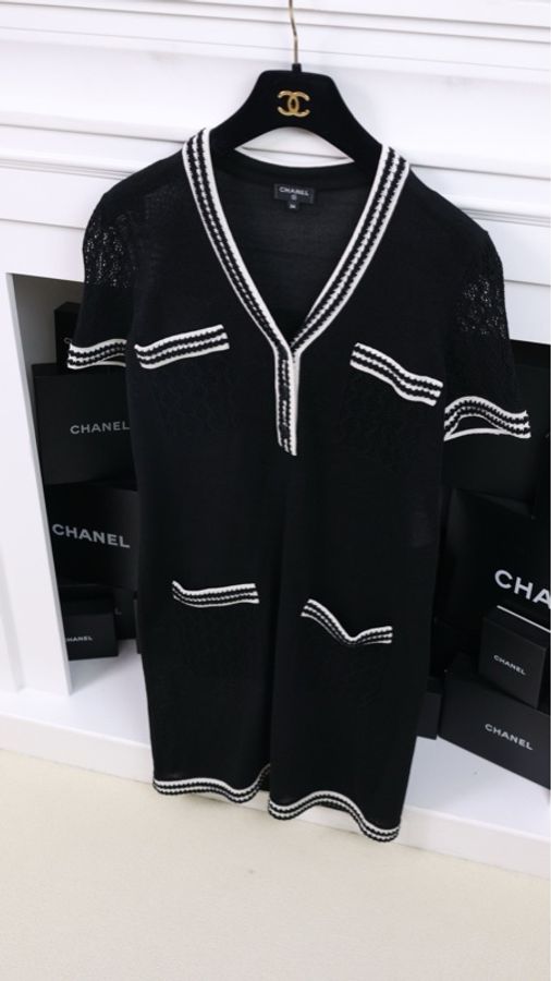Chanel 19年黑白滚边针织短袖连衣裙-3
