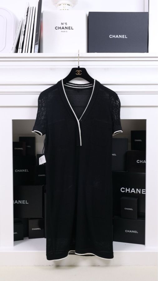 Chanel 19年黑白滚边针织短袖连衣裙-5