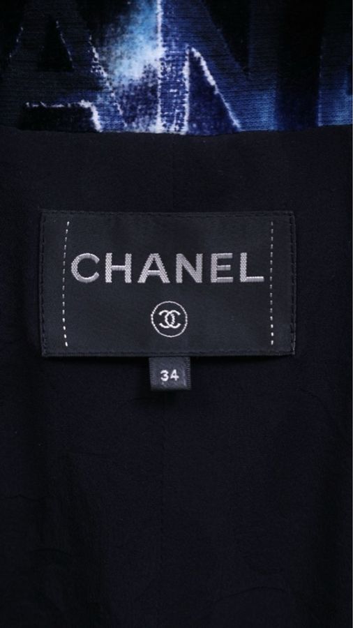 Chanel 21C度假系列短袖黑蓝字母涂鸦白色钻扣crop短外套-9