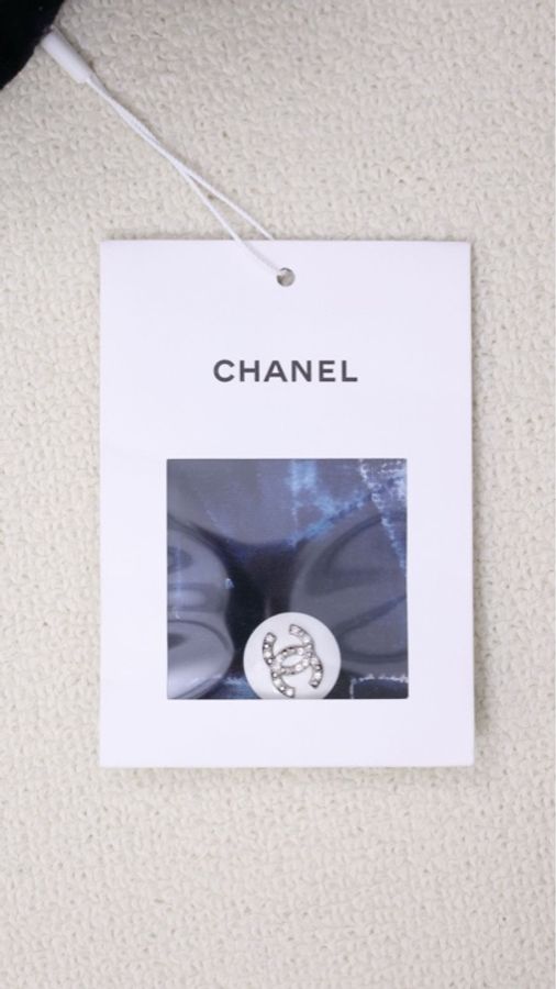 Chanel 21C度假系列短袖黑蓝字母涂鸦白色钻扣crop短外套-16
