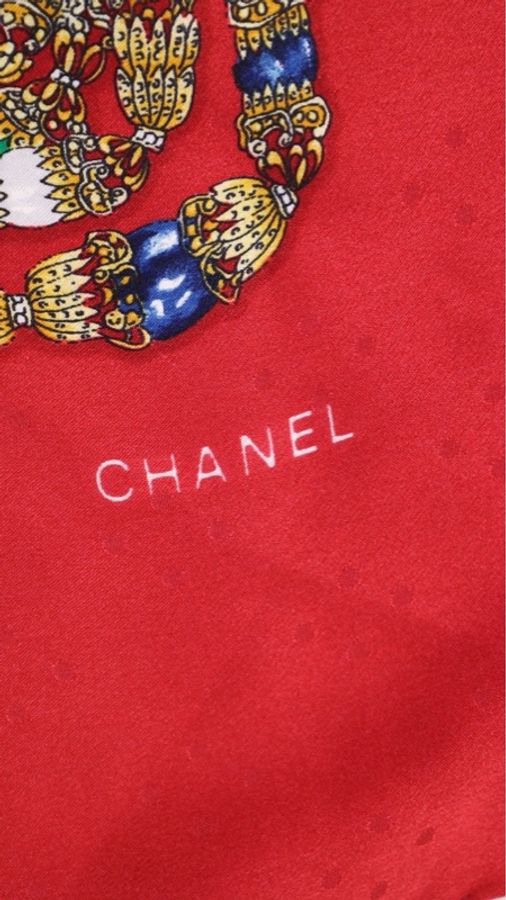 Chanel红色图案丝巾-3