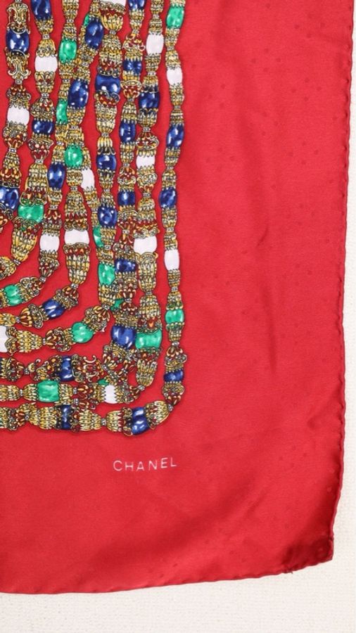 Chanel红色图案丝巾-7