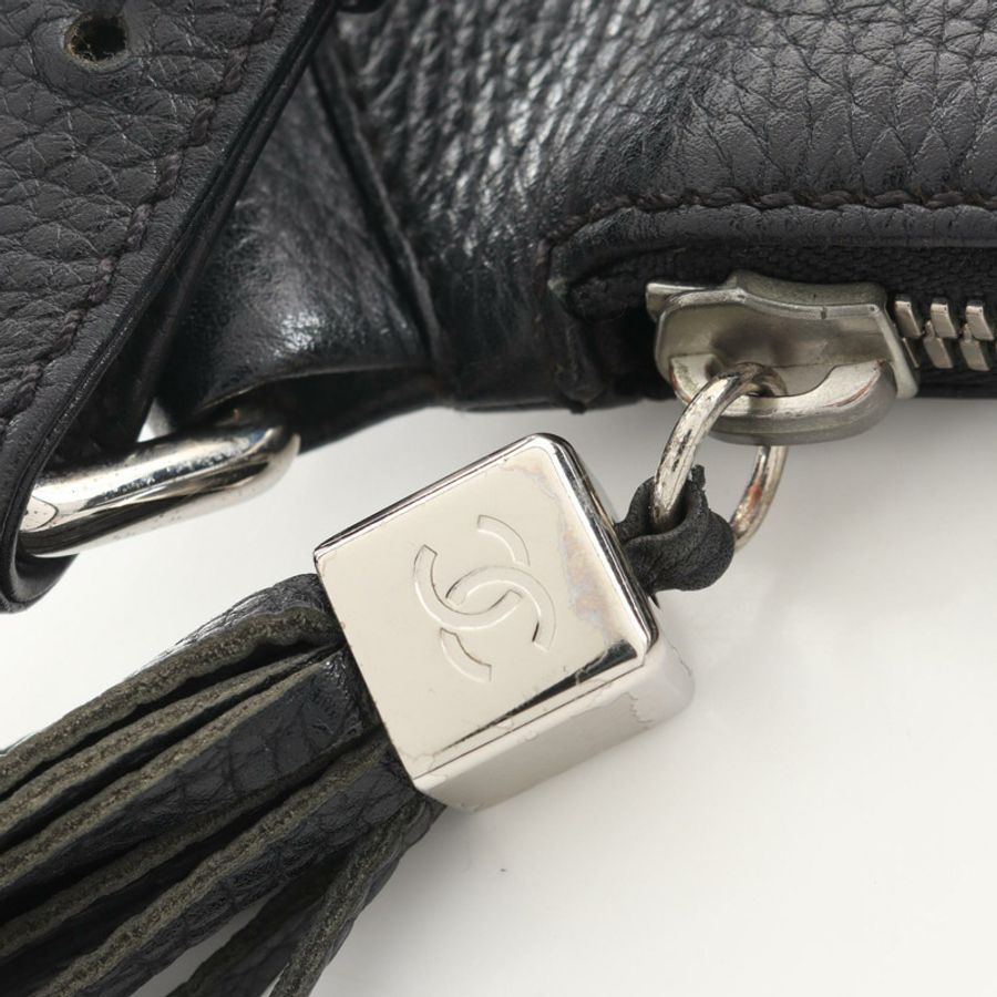 香奈兒 (CHANEL) 黑色皮革流蘇肩挎包,女士 Coco CC 標誌,飾有流蘇,飾有 Logo,銀色五金配件,二手。-7