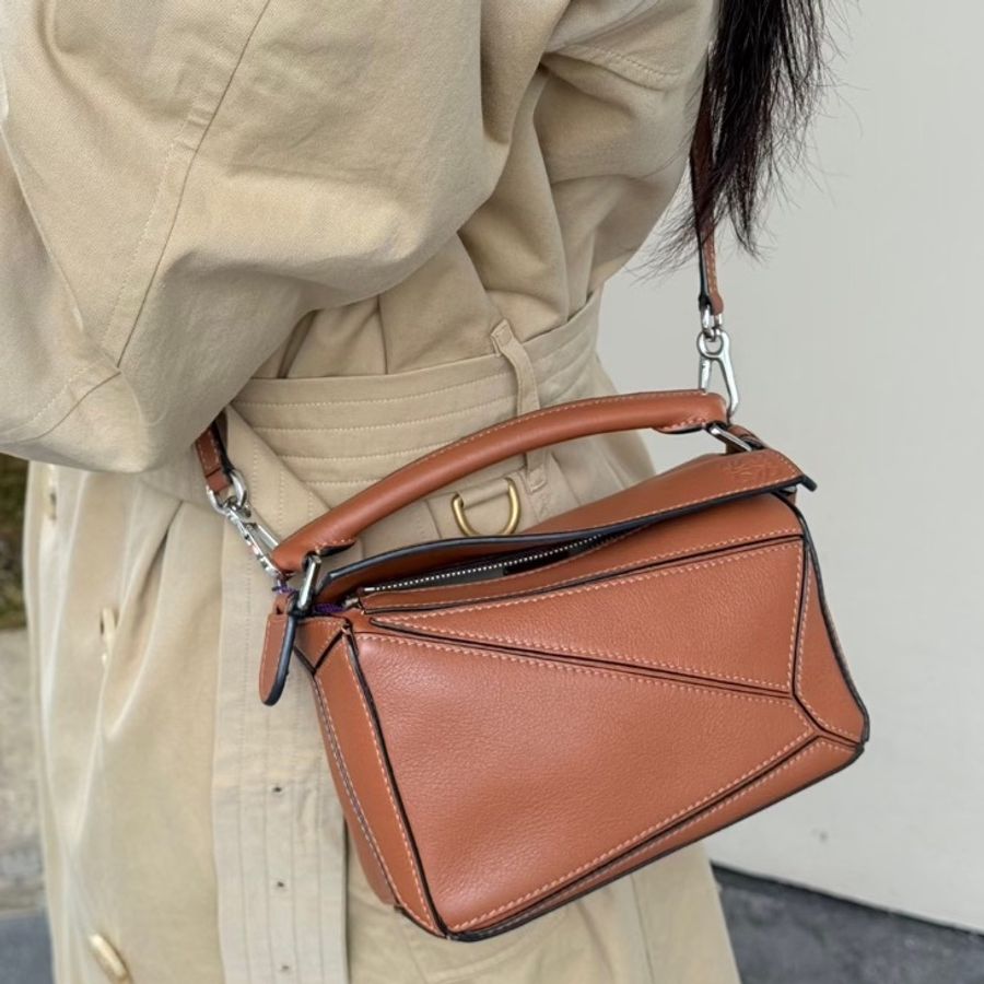 全新🤎#Loewe #迷你幾何包 #銀扣焦糖色 #22年編碼 #購證-2